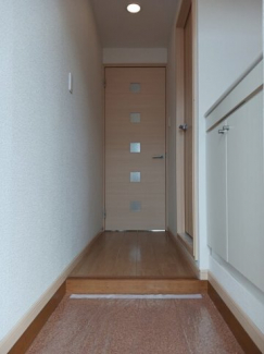 落ち着いた玄関です