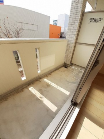 お洗濯にも便利なバルコニー付き