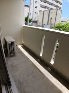 落ち着いた時間を過ごせるバルコニーです