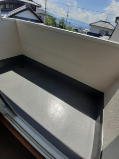 落ち着いた時間を過ごせるバルコニーです