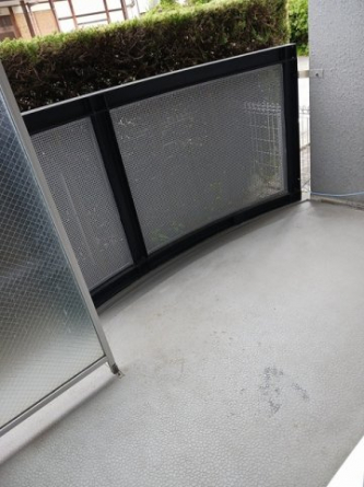 落ち着いた時間を過ごせるバルコニーです