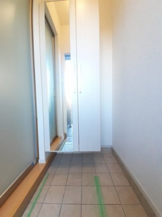 収納もある玄関です