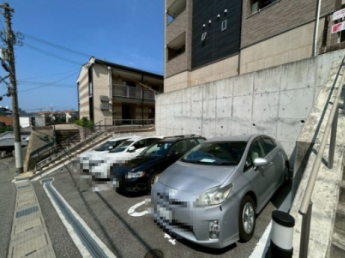 【駐車場】
