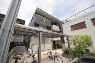 落ち着いた雰囲気の外観です
