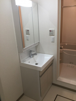 同社施工例です。コンパクトで使いやすい洗面所