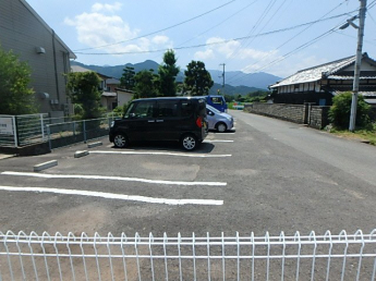 【駐車場】
