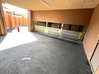 【駐車場】