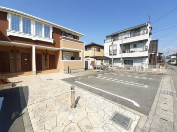 駐車場に車を止められます
