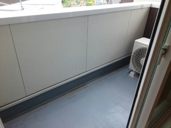 落ち着いた時間を過ごせるバルコニーです