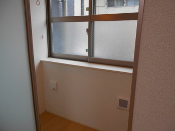 暖かな日差しのふりそそぐバルコニー