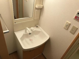 横にも小さなラック置けます