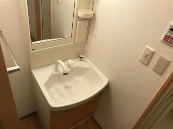 横にも小さなラック置けます