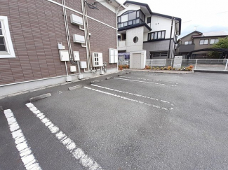 駐車場があるので、車を買う予定の方も安心です