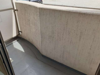 落ち着いた時間を過ごせるバルコニーです