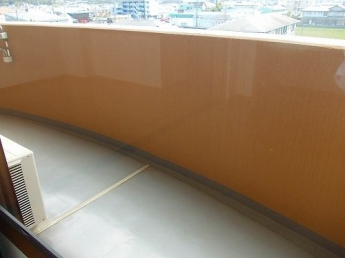 落ち着いた時間を過ごせるバルコニーです
