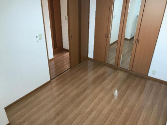 姿見付きのクローゼット