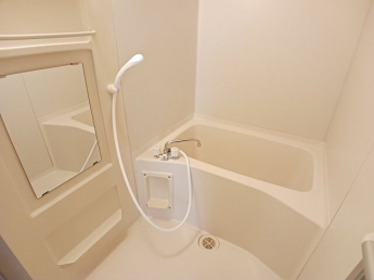 日々の疲れを癒すお風呂付です