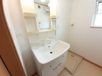 明るい洗面所です
