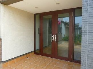 毎日通るエントランスはこのようになっています