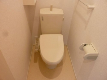 コンパクトで使いやすいトイレです