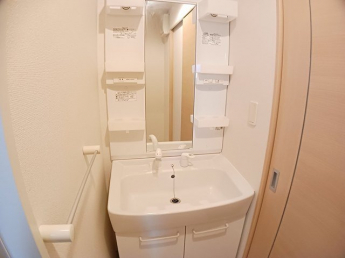 明るい洗面所です