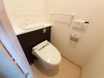 コンパクトで使いやすいトイレです