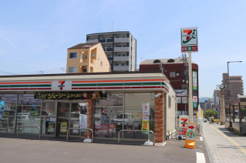 セブンイレブン松山赤十字病院前まで50m