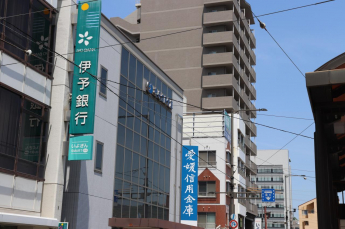 伊予銀行一万支店まで260m
