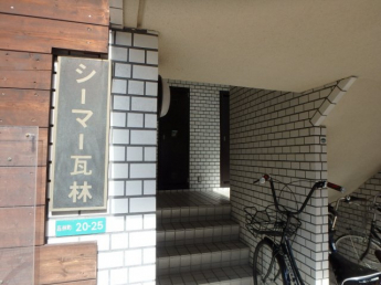 ゆとりのあるエントランスです