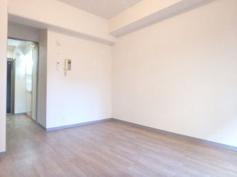 たっぷりの陽射しが射し込むお部屋です