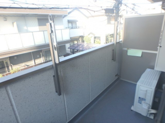 開放的で明るい空間を演出してくれるバルコニーです