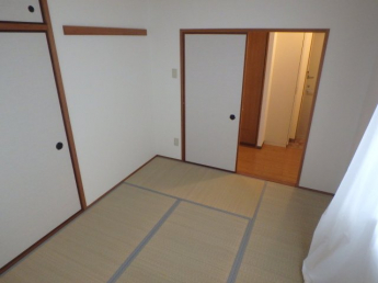 フローリングだけでなく、和室もあります