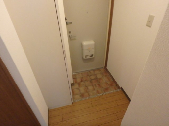 収納もある玄関です