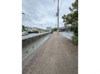【前面道路含む現地写真】