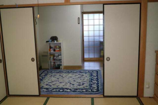 和室より洋間と奥にＤＫ