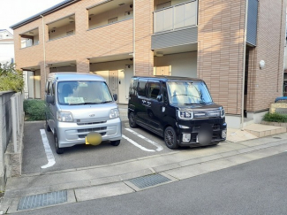 駐車場があるので、車を買う予定の方も安心です