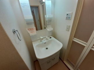 コンパクトで使いやすい洗面所