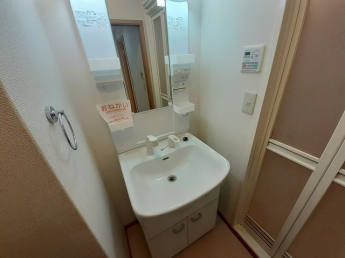 コンパクトで使いやすい洗面所