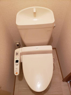 コンパクトで使いやすいトイレです