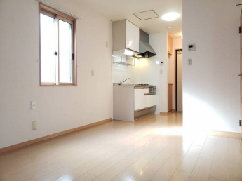 ゆったり過ごせる居間です