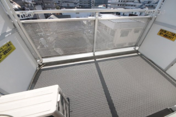 開放的で明るい空間を演出してくれるバルコニーです
