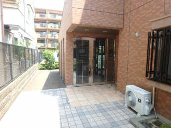 落ち着いたエントランスです