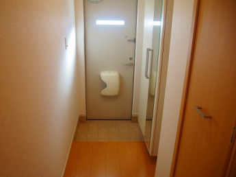 落ち着いた玄関です