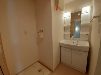 明るい洗面所です