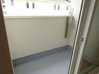 外からの目が気にならないバルコニーで洗濯物が干せます