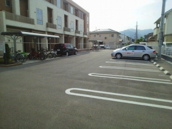 駐車場があるので、車を買う予定の方も安心です