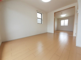 ゆったり過ごせる居間です