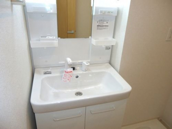 明るい洗面所です