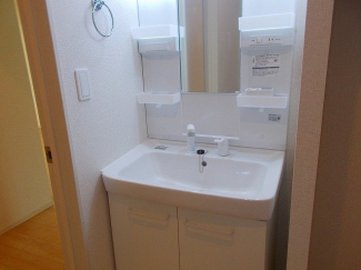明るい洗面所です