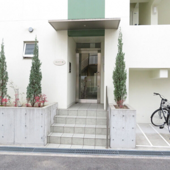 ゆとりのあるエントランスです